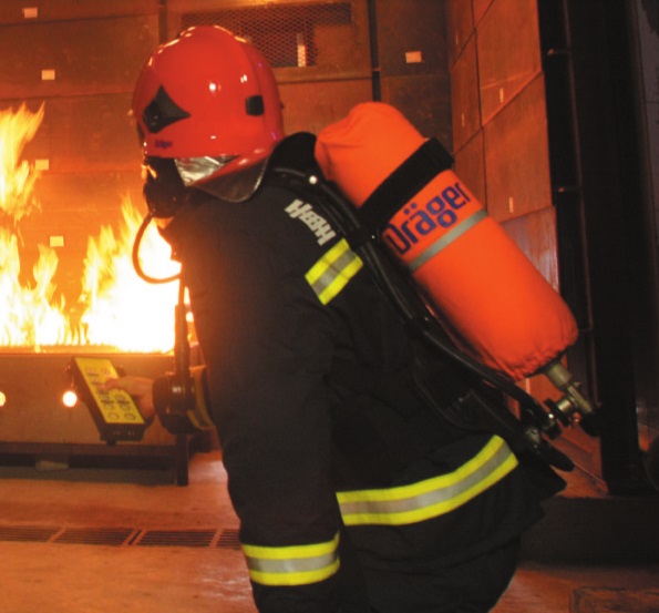 scba-memasok-udara-bersih-untuk-pemadam